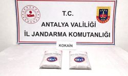 Antalya'nın Konyaaltı ilçesinde 1 kilo 375 gram kokain ele geçirildi, bu suça ilişkin 2 şüpheli tutuklandı. Valilikten