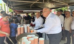 Kumluca Belediyesinden vatandaşlara aşure ikramı