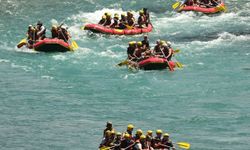 Rafting öğrencilerin yaz mesaisi oldu