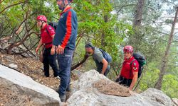 Antalya’da dağda kaybolan 2 arkadaş kurtarıldı