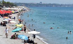 Antalya’da sıcak hava etkisi: sahiller doldu