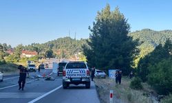 Antalya’da tur otobüsü ile otomobil çarpıştı: 1 ölü