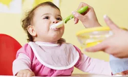 Bebek ek gıdaya ne zaman geçmeli? İlk kaşık rehberi