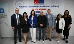 Antalya’da Dijital Gençlik Merkezi hizmete açıldı