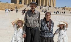 34 yıl sonra ikiz sahibi olan çift Anıtkabir’i ziyaret etti