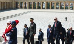 Cumhurbaşkanı Erdoğan ve YAŞ üyeleri Anıtkabir’i ziyaret etti