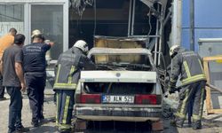 Antalya'da çıkan yangında otomobil ve iş yerinde hasar oluştu