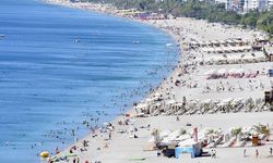 Antalya’da sıcak hava sahilleri doldurdu