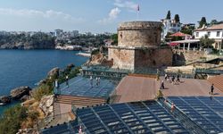 Hıdırlık Kulesi, tarihi kalıntılarıyla turistlerin gözdesi oldu