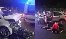 Otomobil ile minibüs çarpıştı: 8'i turist 10 yaralı