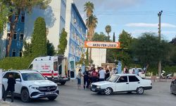 Antalya'da trafik kazasında yaralanan genç kıza ilk müdahaleyi Rektör Özkan yaptı