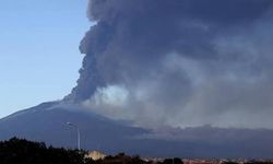 Etna Yanardağı kül püskürttü, Katanya Havalimanı kapatıldı
