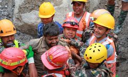 Nepal’de 2 işçi sel sonrası 9 gün sonra kurtarıldı
