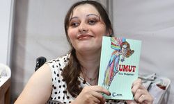 Yürüme engelli Esra, hayat hikayesini kitabı 'Umut'ta anlattı