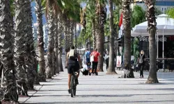 Antalya'da sağanak sonrası güneş açtı, Konyaaltı sahili hareketlendi
