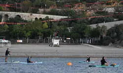 Antalya’da deniz polisinden SUP yapanlara güvenlik denetimi