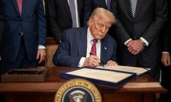 Trump, Rusya'ya yönelik yaptırım ve tarifeleri askıya aldı