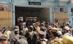 Pakistan'da okulun çatısı çöktü: 28 ölü
