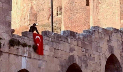 Halep Kalesi'nde Türk Bayrağı Dalgalandı!