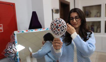 Kadınlar Selçuklu, Osmanlı ve Yörük Motifleriyle Süslü Aynalar Üretti