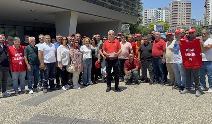 Adana'da Belediye İşçileri Eylemde 150 Milyon TL Alacakları Var