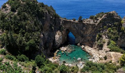 Kral Koyu, doğal yapısıyla ziyaretçileri büyülüyor