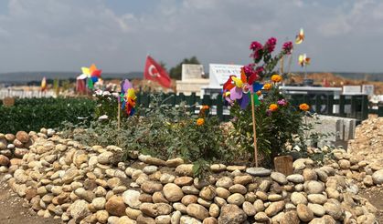Kurşunlu Mezarlığı’nda rüzgar gülleri hüzünle dönüyor