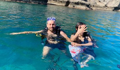 Alanya’da su altında sürpriz evlilik teklifi