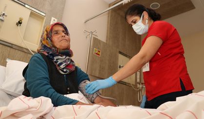 Antalya’da böbrek nakli bekleyen kadına 45 dakikada umut