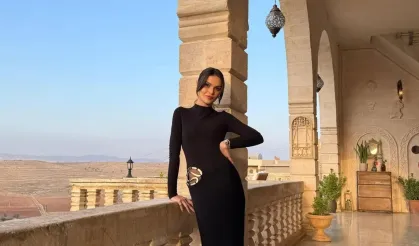 Sinem Ünsal siyah elbisesiyle sosyal medyada gündem oldu