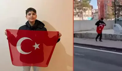 Yerdeki bayrağı alıp öpen öğrenci gündem oldu