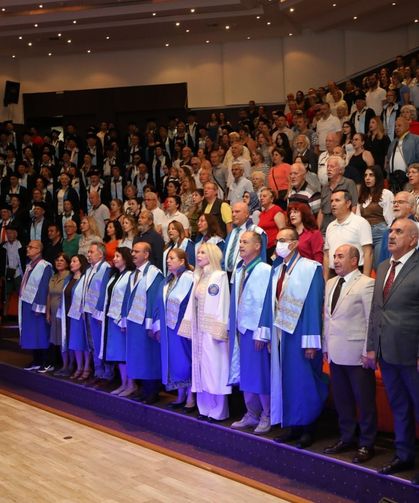 Antalya'da Tazelenme Üniversitesinde mezuniyet töreni düzenlendi