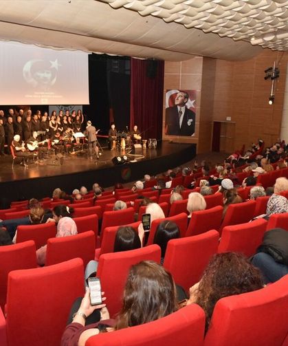 Kepez’de Türk Halk Müziği konserine yoğun ilgi