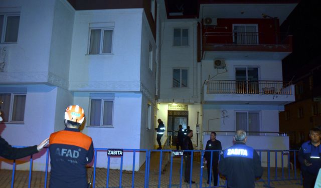 Duvarlarında Çatlaklar Oluşan 2 Katlı Bina Tahliye Edilip, Mühürlendi