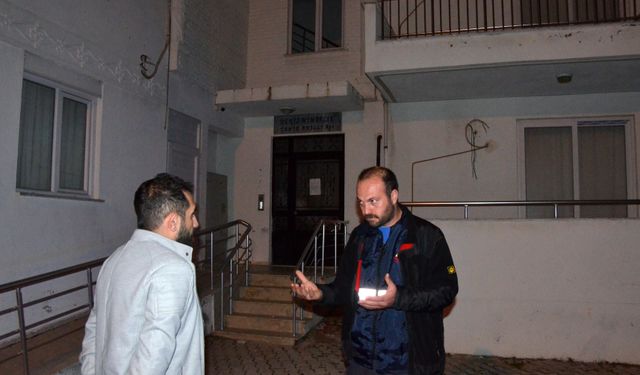 Derin Çatlaklar Nedeniyle Boşaltılan Binaya Mührü Kırıp, Yeniden Yerleştiler