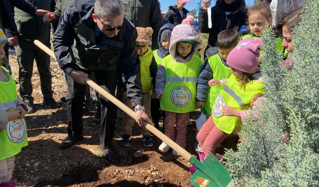 Antalya'da Dünya Ormancılık Günü Kapsamında Fidanlar Toprakla Buluşturuldu