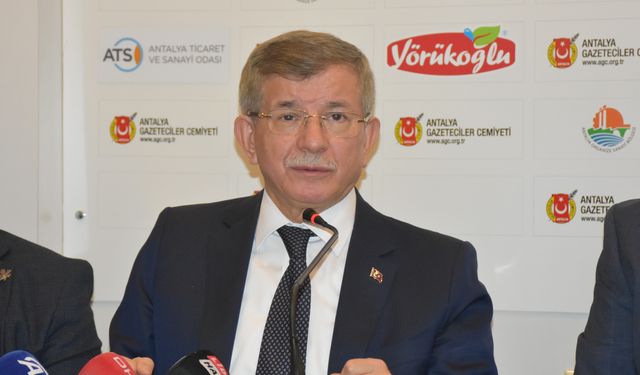 Gelecek Partisi Genel Başkanı Davutoğlu, Antalya'da Gazetecilerle Bir Araya Geldi