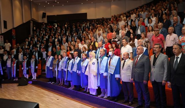 Antalya'da Tazelenme Üniversitesinde mezuniyet töreni düzenlendi