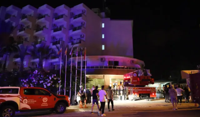 Antalya'da 5 yıldızlı otelde yangın; turistler tahliye edildi