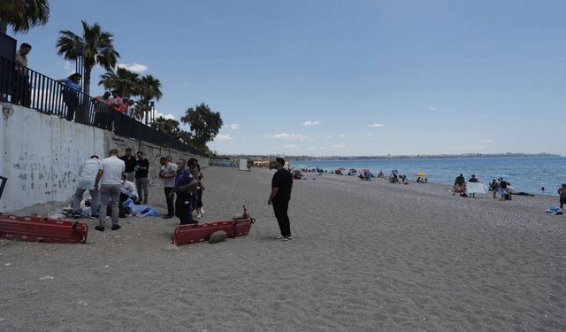 Antalya'da sahilde erkek cesedi bulundu
