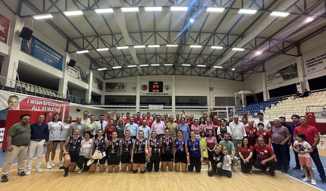 Antalya’da kamu çalışanları voleybol turnuvasında buluştu