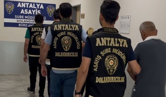 Antalya'da Kuyumculara Sahte Altın Satan 2 Kişi Tutuklandı
