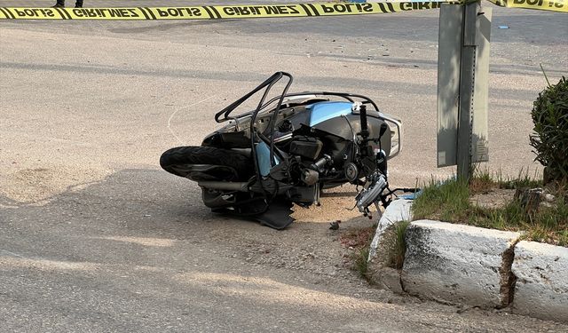 Antalya'da otomobille çarpışan motosikletteki 2 kişi ağır yaralandı