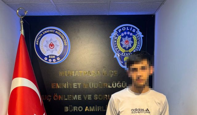 Bankta oturan kişiyi dövüp, parasını gasbetti