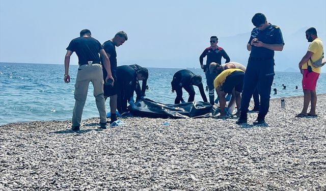 Antalya Konyaaltı Sahili’nde erkek cesedi bulundu