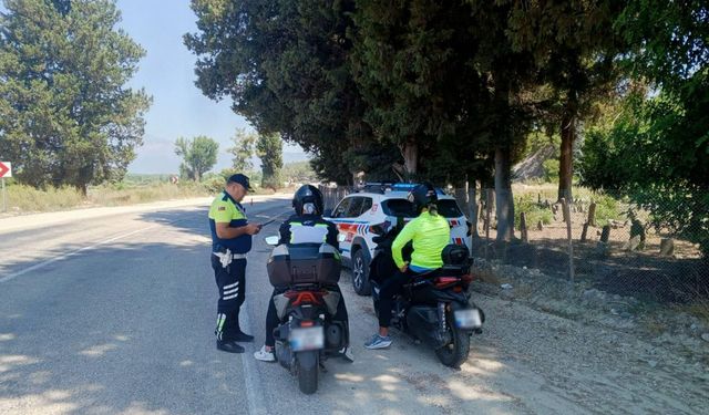 Antalya’da motosiklet sürücülerine jandarma denetimi