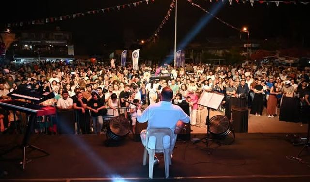 Demre’de Kabotaj Bayramı Coşkusu Ayna Konseriyle