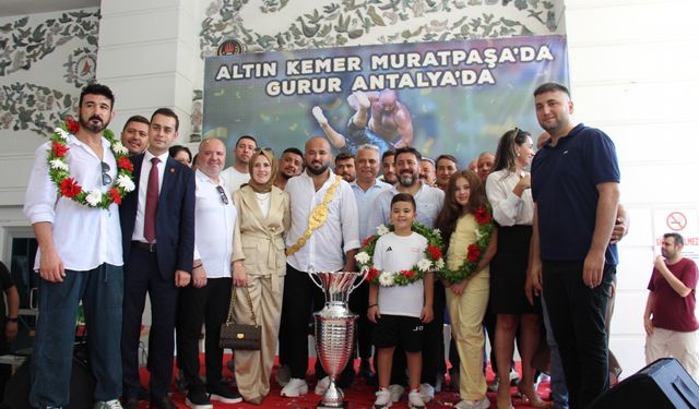 Kırkpınar başpehlivanı Orhan Okulu’ya Antalya’da coşkulu karşılama