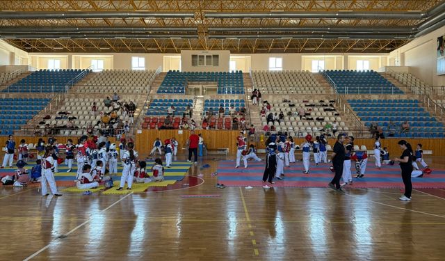 Kumluca’da tekvando sporcuları ortak antrenmanda buluştu