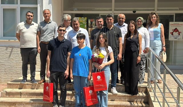 Kumluca’da YKS’de dereceye girenler ödüllendirildi